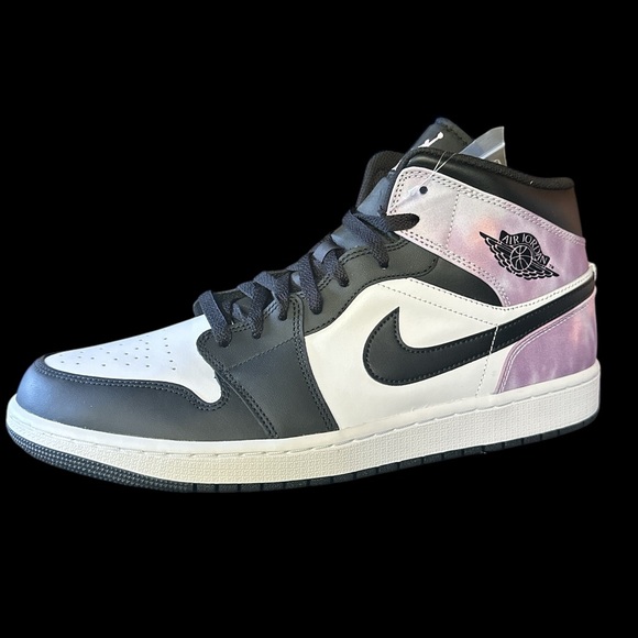 Nike ❤️‍🔥 Air Jordan 1 Mid SE Sneakers Shoes Black Pink NIB - Picture 1 of 8